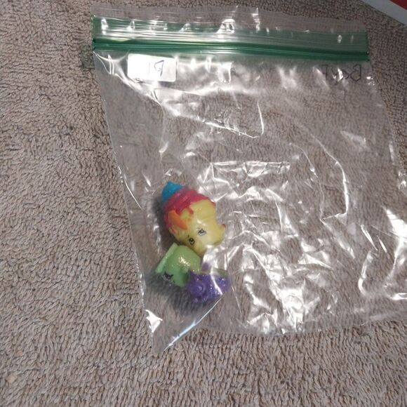 Shopkins 2 Loose Figure Rainbow Ice Cream Dream And Leafy Lulu Pencil Toppers - Picture 3 of 3